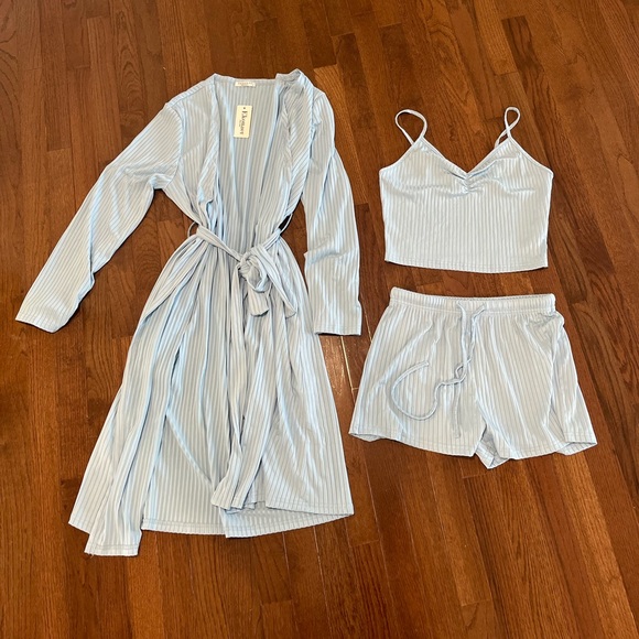 NWT Silky Pajama Set with Robe in Light Blue - Picture 4 of 8